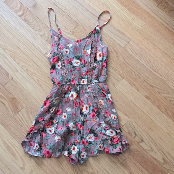 🦋Host pick!🦋 Romper -flower print - Picture 1 of 4